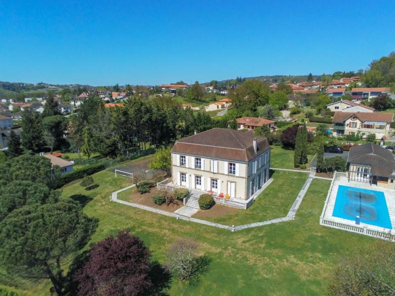 Maison de maîtres - 320 m² - 10 pièces