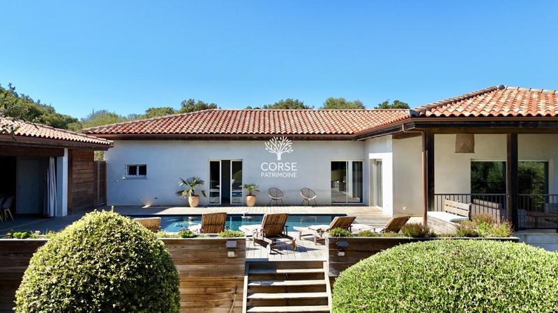 Villa - 325 m² - 11 pièces