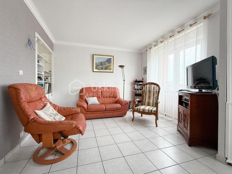 Maison - 143 m² - 9 pièces