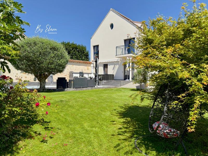 Maison - 245 m² - 7 pièces
