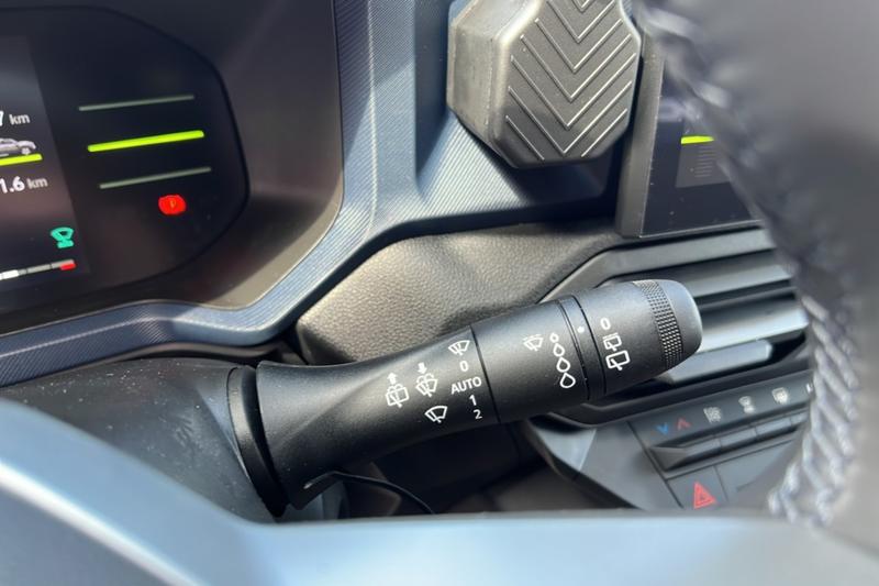 Dacia Duster Hybrid-G 150 4x4 Expressi