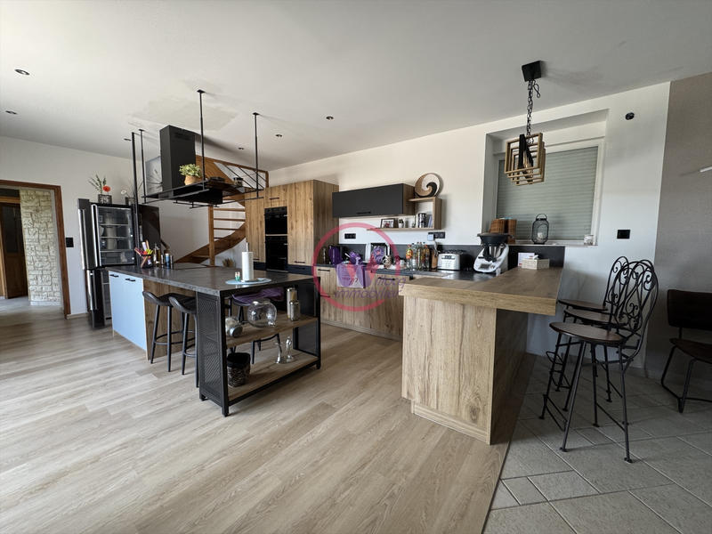 Maison - 227 m² - 10 pièces