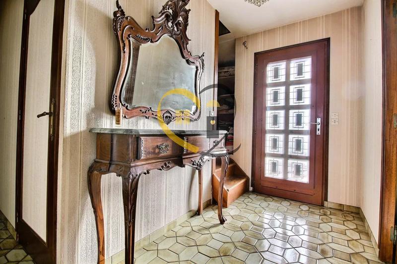 Maison - 221 m² - 8 pièces