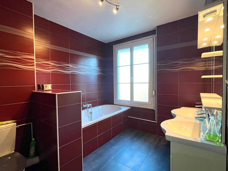 Maison - 128 m² - 7 pièces