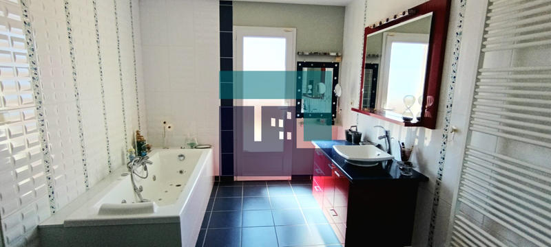 Villa - 256 m² - 7 pièces