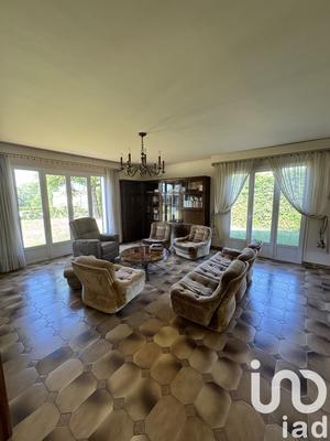 Maison - 270 m² - 9 pièces