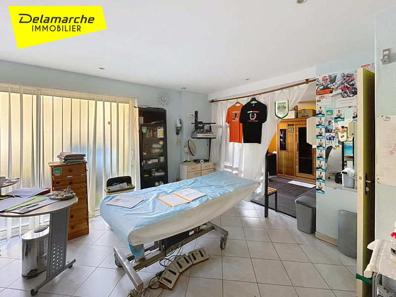 Maison - 240 m² - 11 pièces