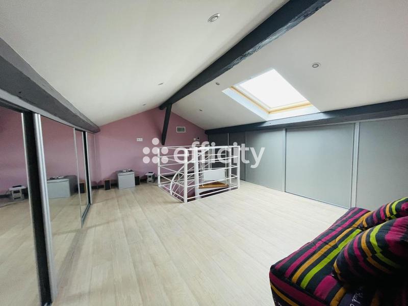 Demeure - 200 m² - 7 pièces