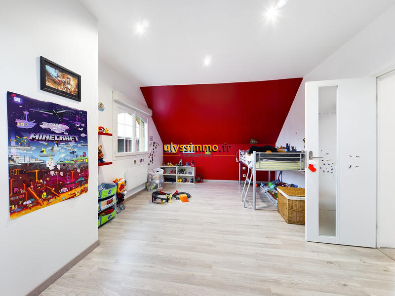 Maison - 214 m² - 9 pièces