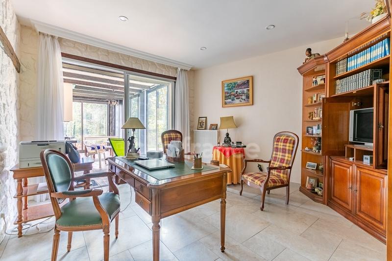 Maison - 300 m² - 10 pièces