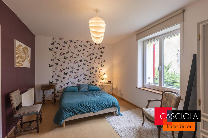 Maison - 318 m² - 8 pièces