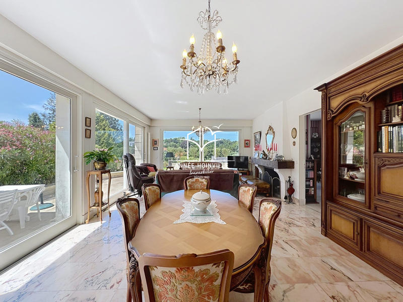 Villa - 266 m² - 8 pièces