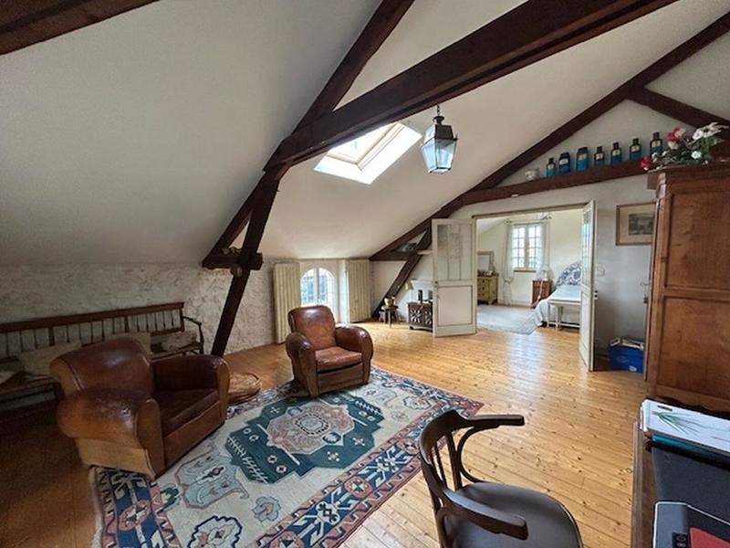 Maison - 277 m² - 11 pièces