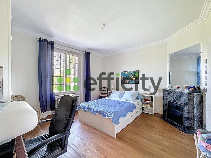 Chaumière - 214 m² - 9 pièces