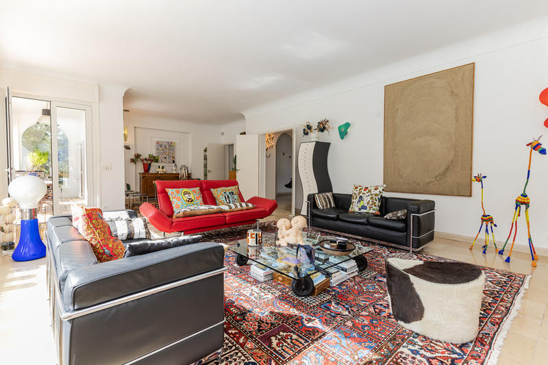 Maison - 350 m² - 9 pièces