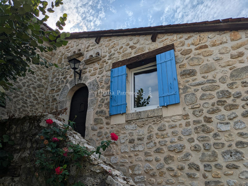 Maison - 213 m² - 7 pièces