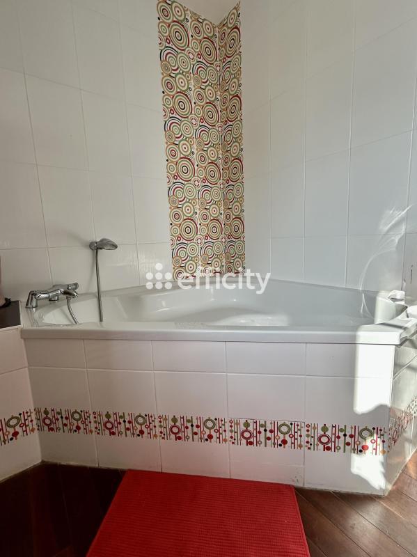 Maison - 167 m² - 7 pièces