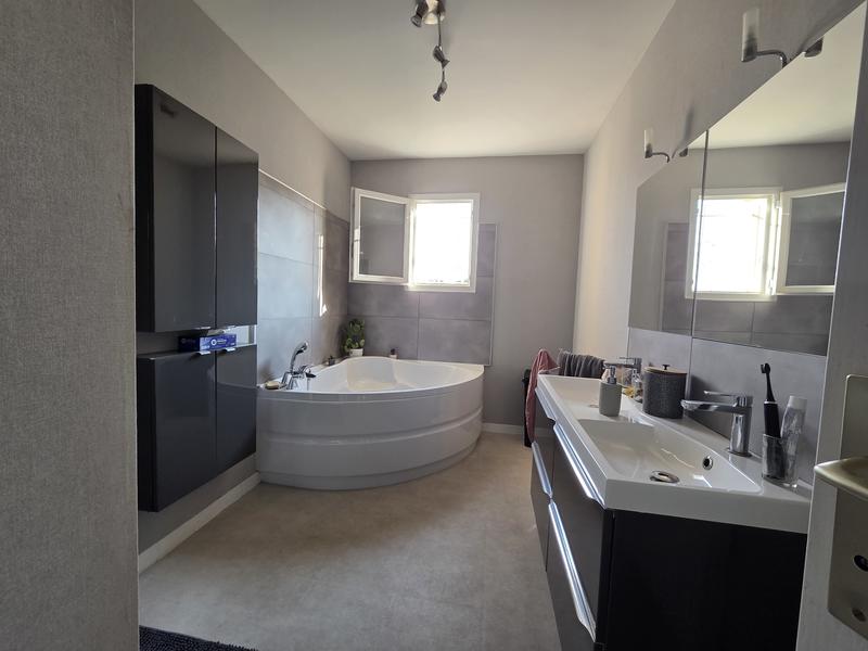 Maison - 104 m² - 6 pièces