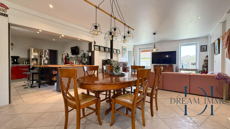 Maison - 271 m² - 9 pièces