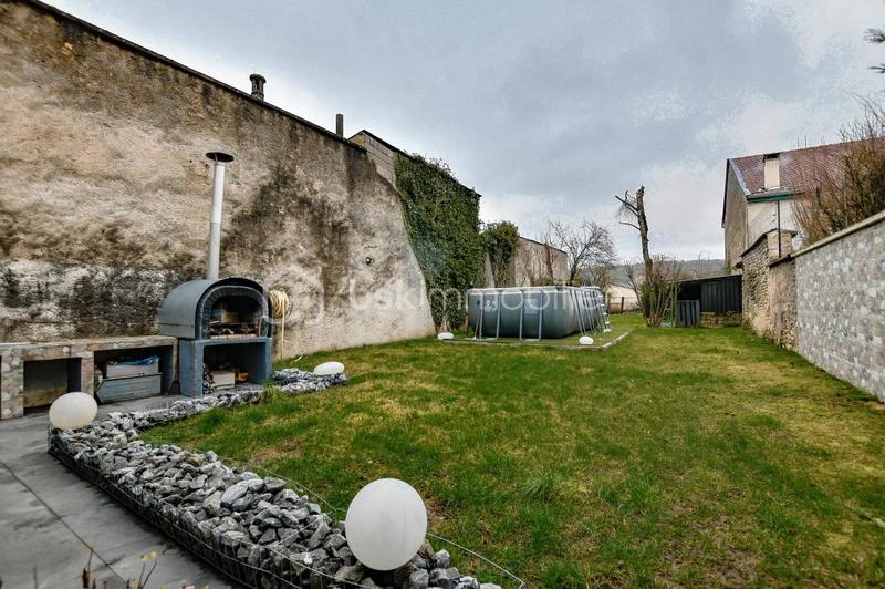 Maison - 200 m² - 8 pièces