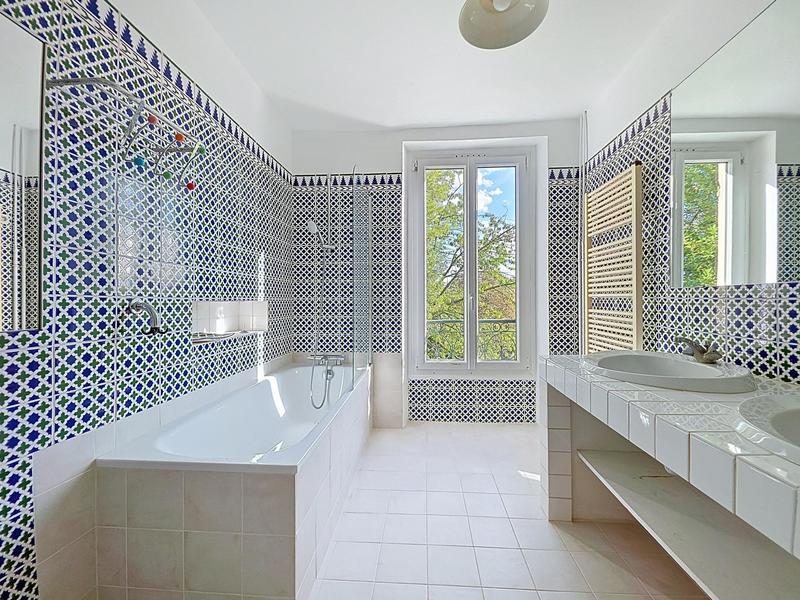 Maison - 317 m² - 9 pièces