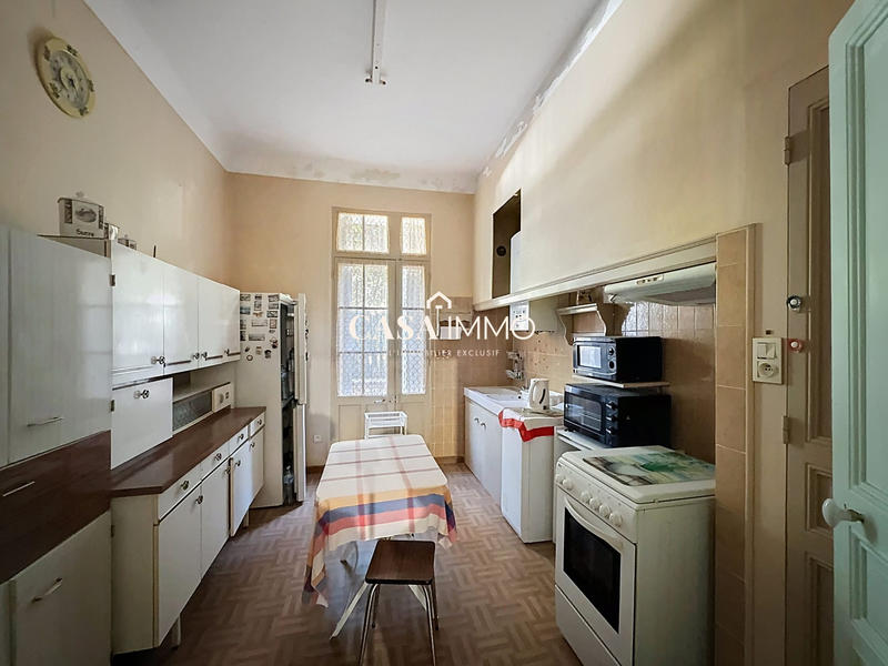 Maison - 220 m² - 8 pièces