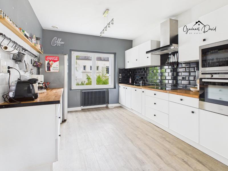 Maison - 182 m² - 8 pièces