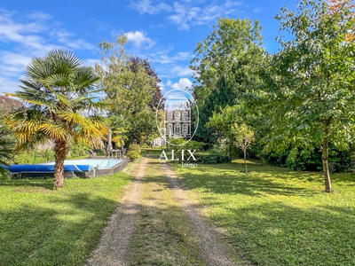 Maison - 252 m² - 10 pièces