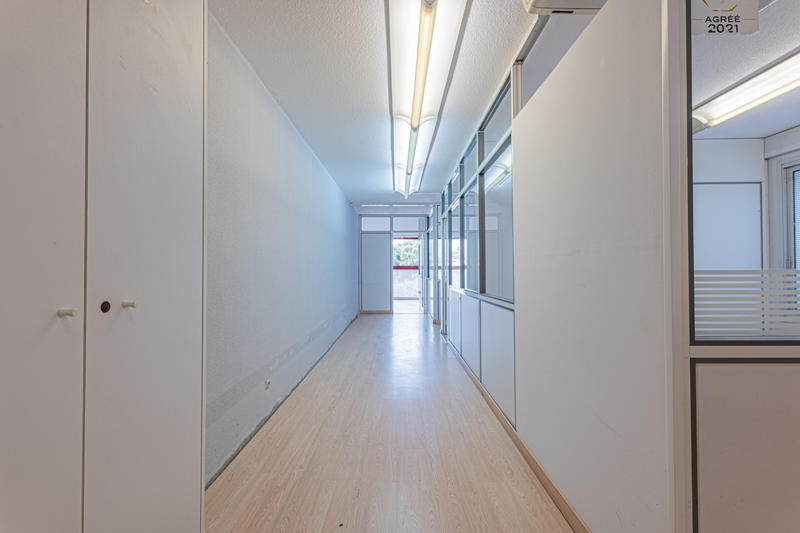 Local commercial - 150 m² - 5 pièces