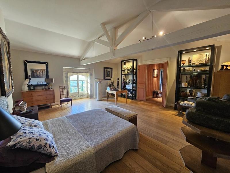 Demeure - 802 m² - 15 pièces