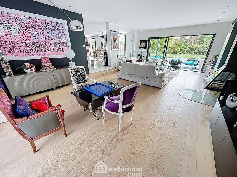 Maison - 230 m² - 7 pièces