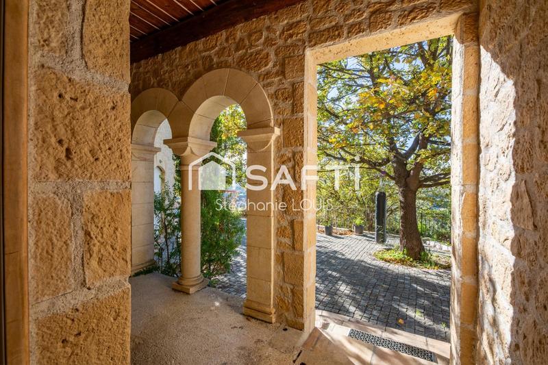 Maison - 232 m² - 8 pièces