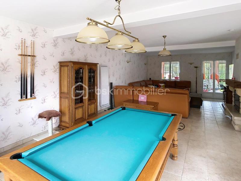 Maison traditionnelle - 197 m² - 8 pièces