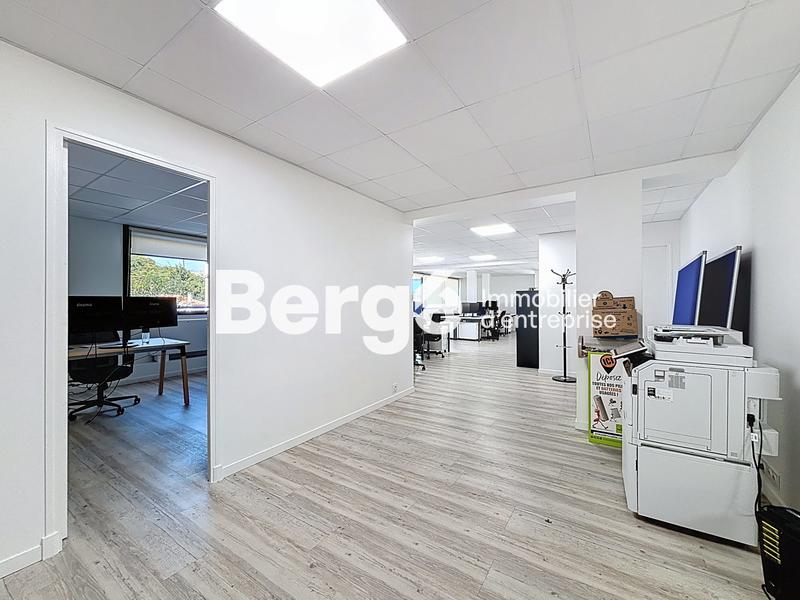 Bureau - 300 m² - 8 pièces