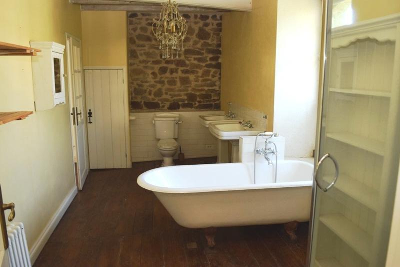 Maison - 202 m² - 9 pièces