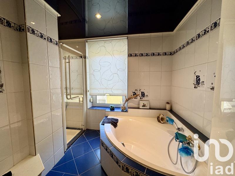 Maison - 257 m² - 12 pièces