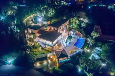 Villa - 318 m² - 8 pièces