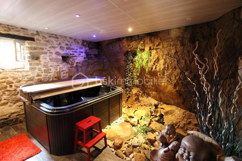 Demeure - 300 m² - 14 pièces