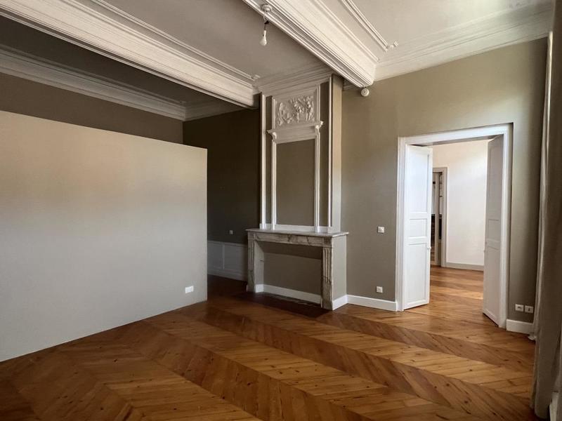 Appartement - 215 m² - 5 pièces
