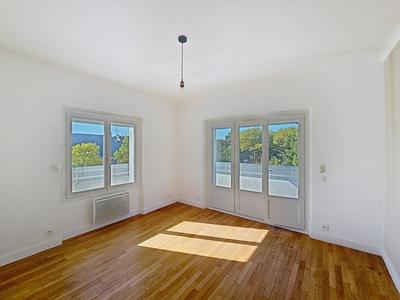 Appartement - 110 m² - 6 pièces