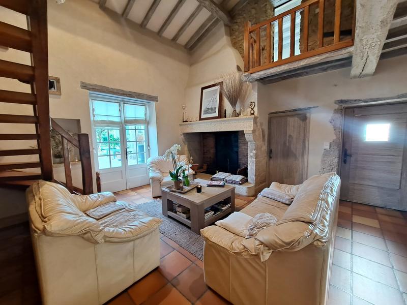 Maison - 218 m² - 6 pièces