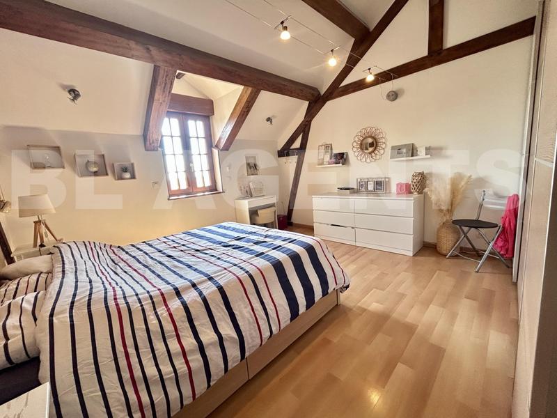 Maison traditionnelle - 199 m² - 7 pièces