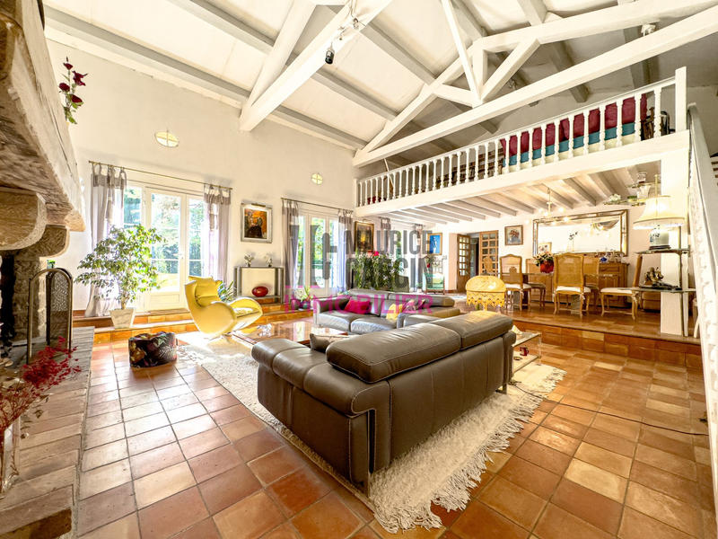 Mas - 271 m² - 6 pièces