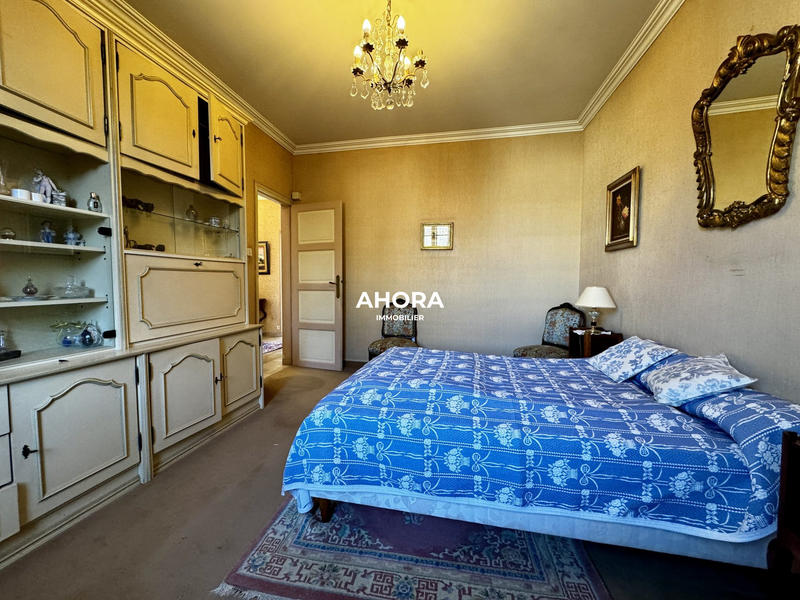 Maison - 250 m² - 9 pièces