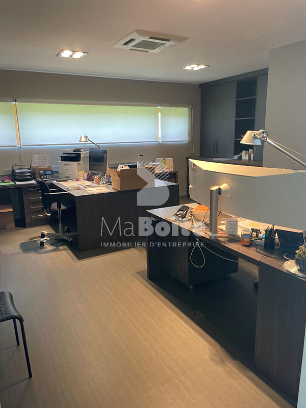 Local d'activités - 935 m²