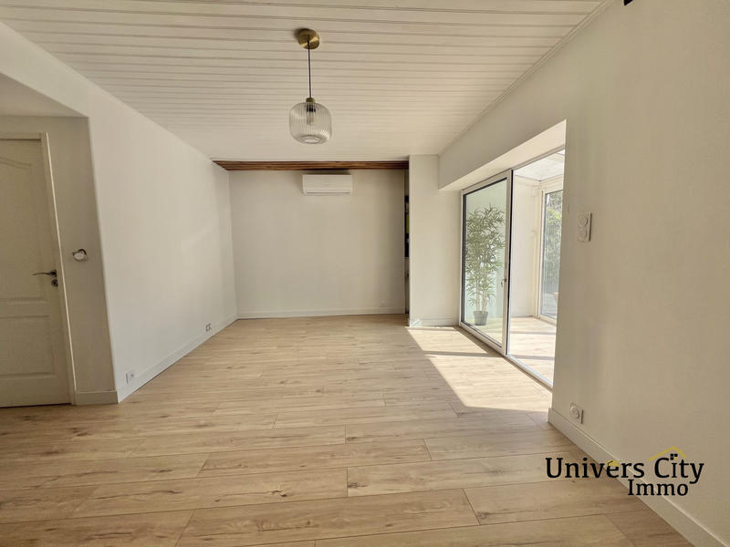 Maison - 181 m² - 8 pièces