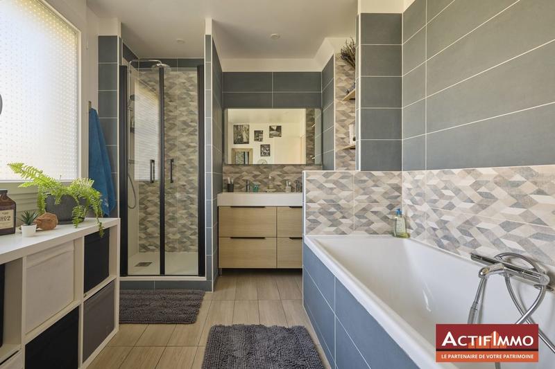 Maison - 250 m² - 7 pièces