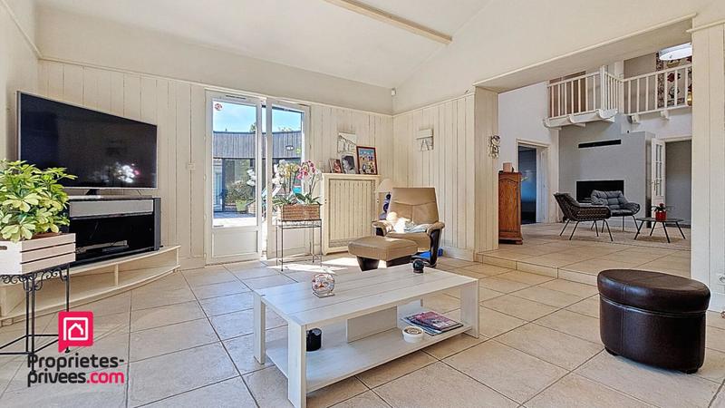 Maison - 290 m² - 9 pièces