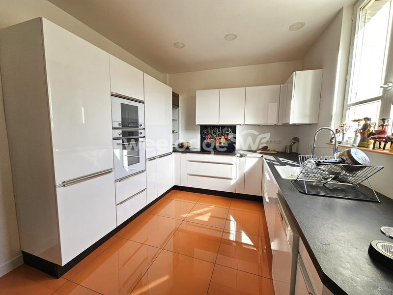 Maison - 250 m² - 10 pièces