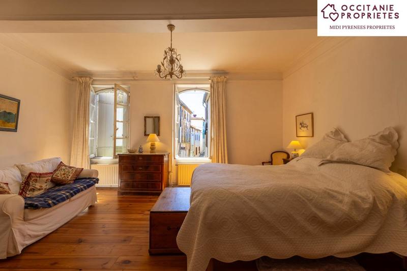 Maison de village - 256 m² - 10 pièces